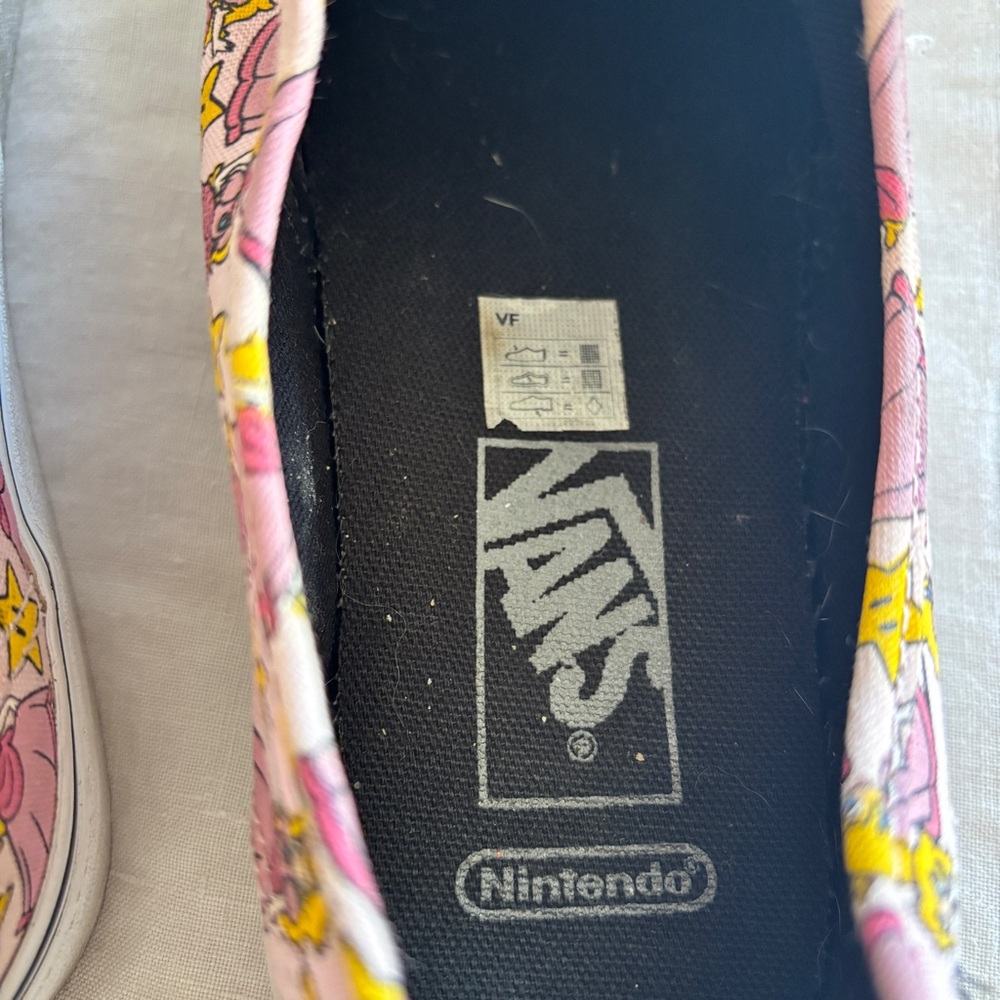 VANS x Nintendo Authentic Princess Peach Sneakers RARE Size 7M/8.5W - Picture 10 of 13